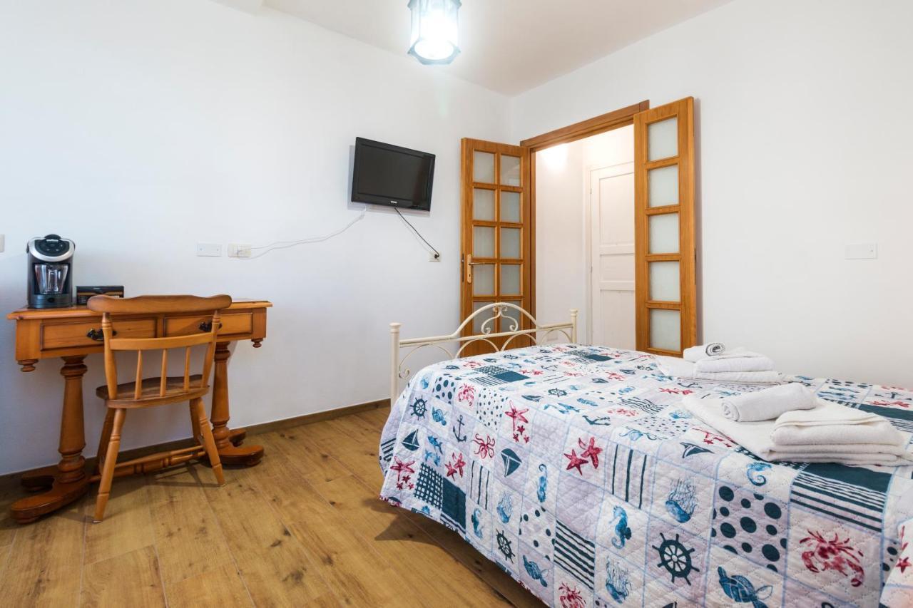 Camera Con Bagno Villa Isabel Cala Gonone Eksteriør billede
